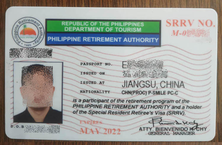 2019年6月份杨先生全家4口人成功获得SRRV居民卡